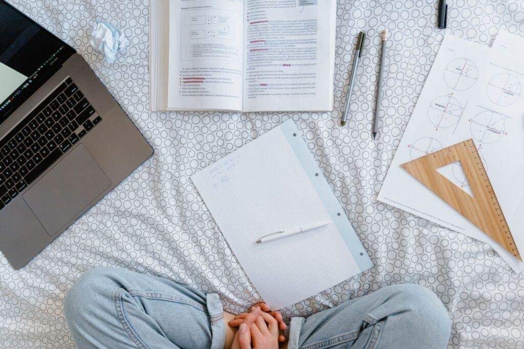 Ultimate dorm room packing list for college students